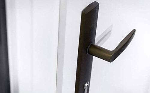 蘭州鑰匙鎖在車(chē)?yán)锩媪嗽趺崔k